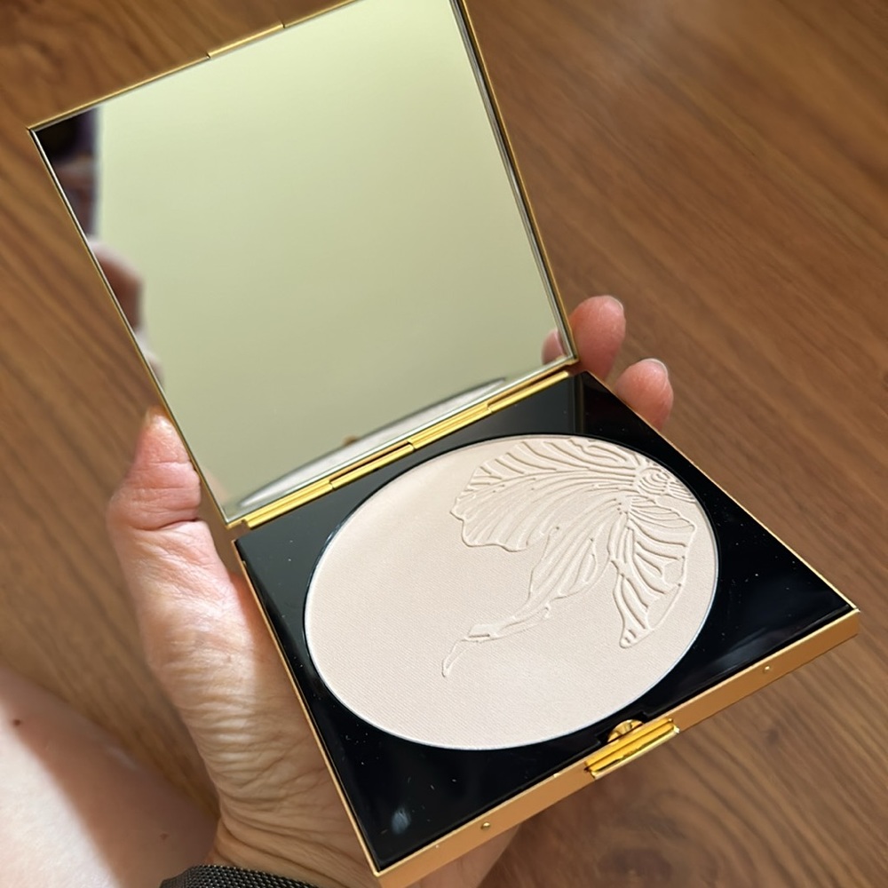 Limited and hard to find!  MAC Guo Pei Beauty Powder- Soft Moonlight- new
